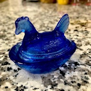 Vintage small cobalt blue hen on a nest